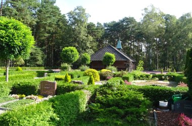 Blick auf die Kapelle Friedhof Schwalingen