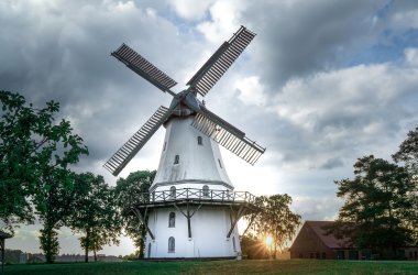 Sonnenuntergang hinter der Sprengeler Mühle