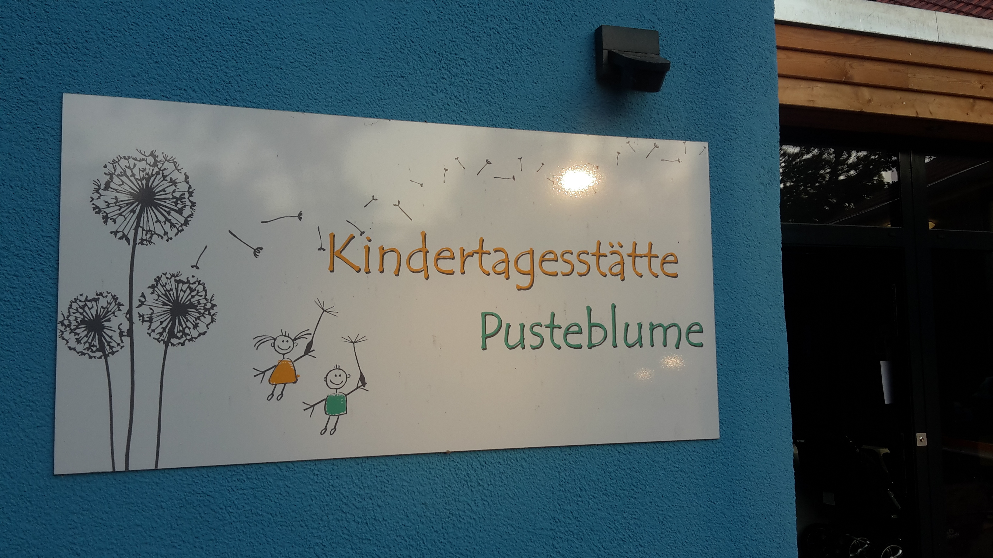 Schild im Eingangsbereich