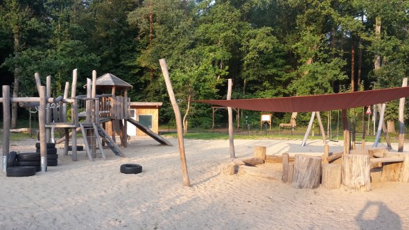 Spielgeräte aus Holz