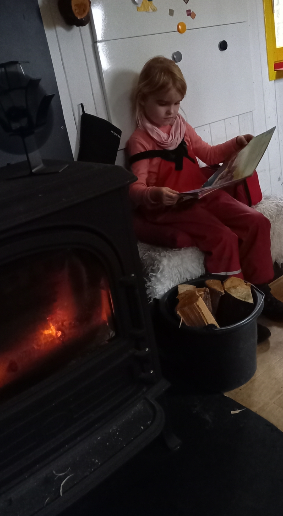 Kind am Ofen