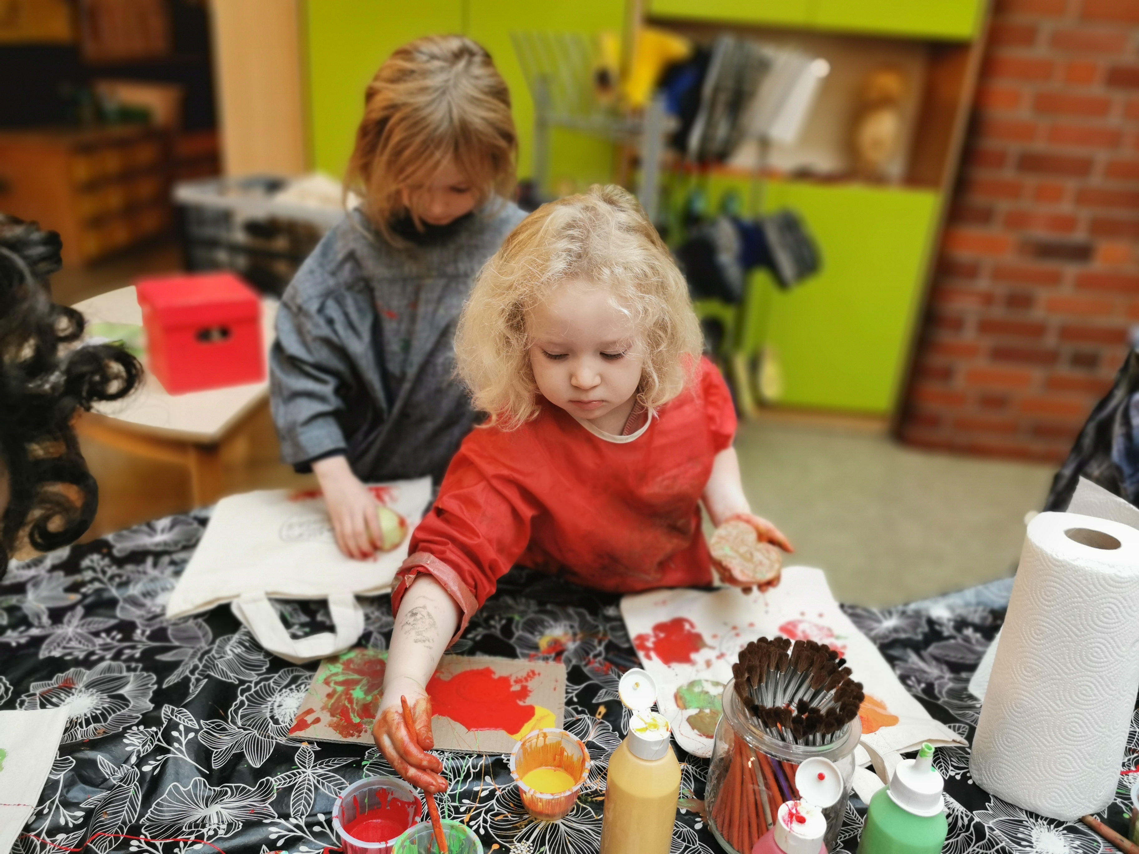Kinder am malen  Kinder am malen