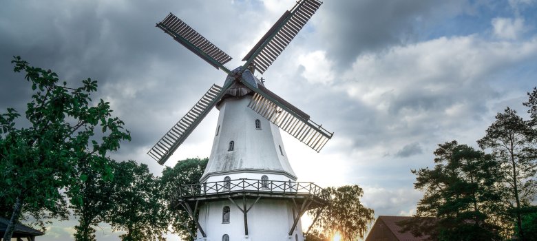 Sonnenuntergang hinter der Sprengeler Mühle