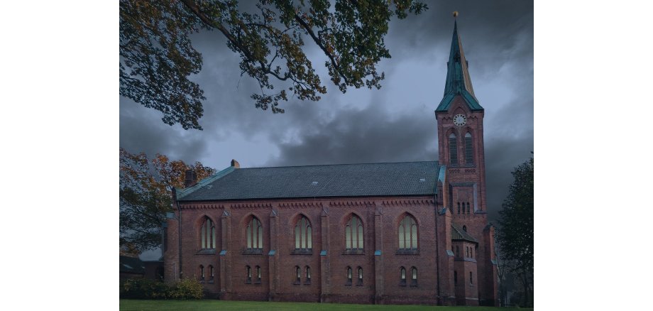 Dunkle Wolken über St. Bartholomäus