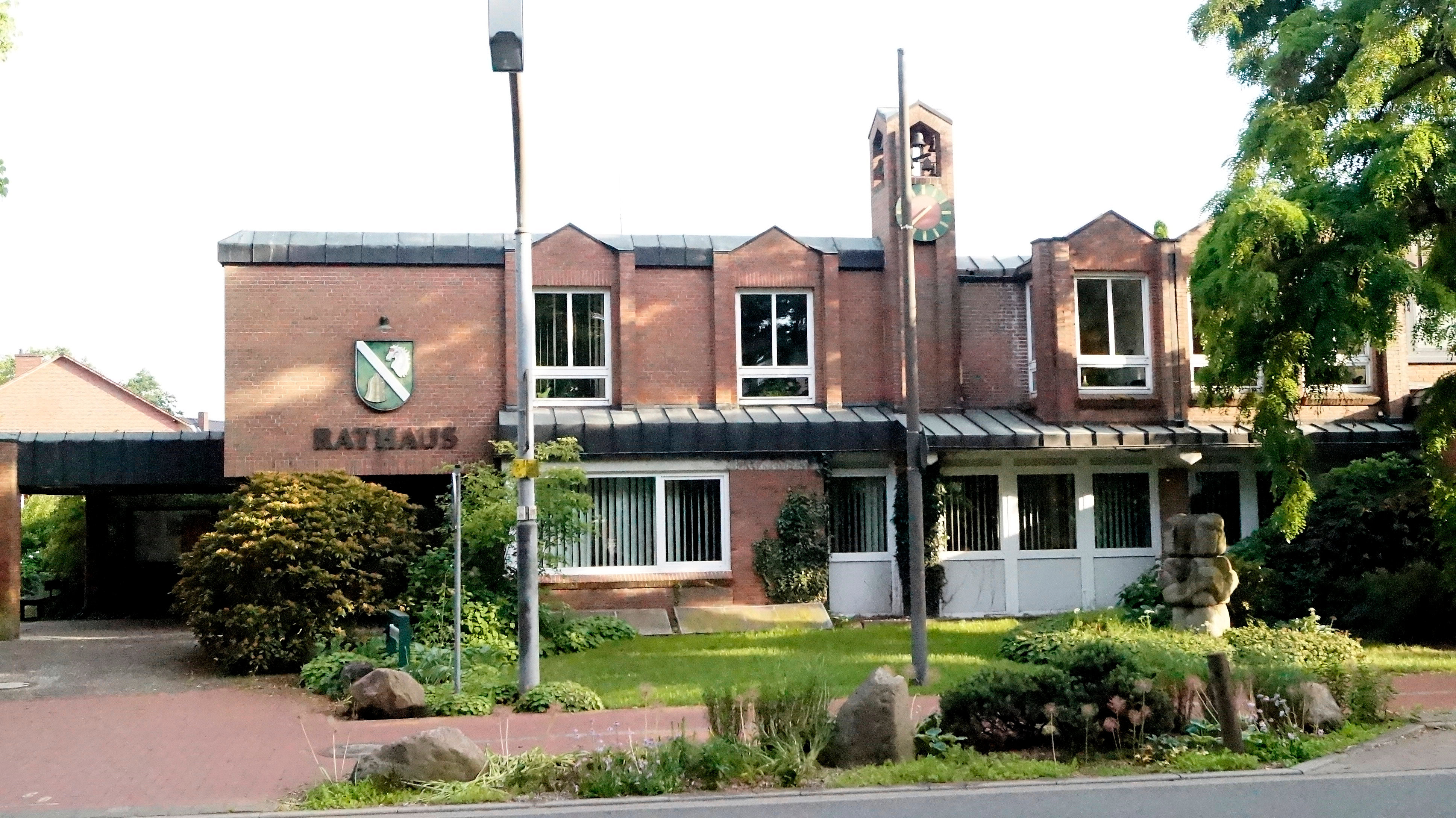 Rathaus Neuenkirchen Das Rathaus Neuenkirchen im Sommer