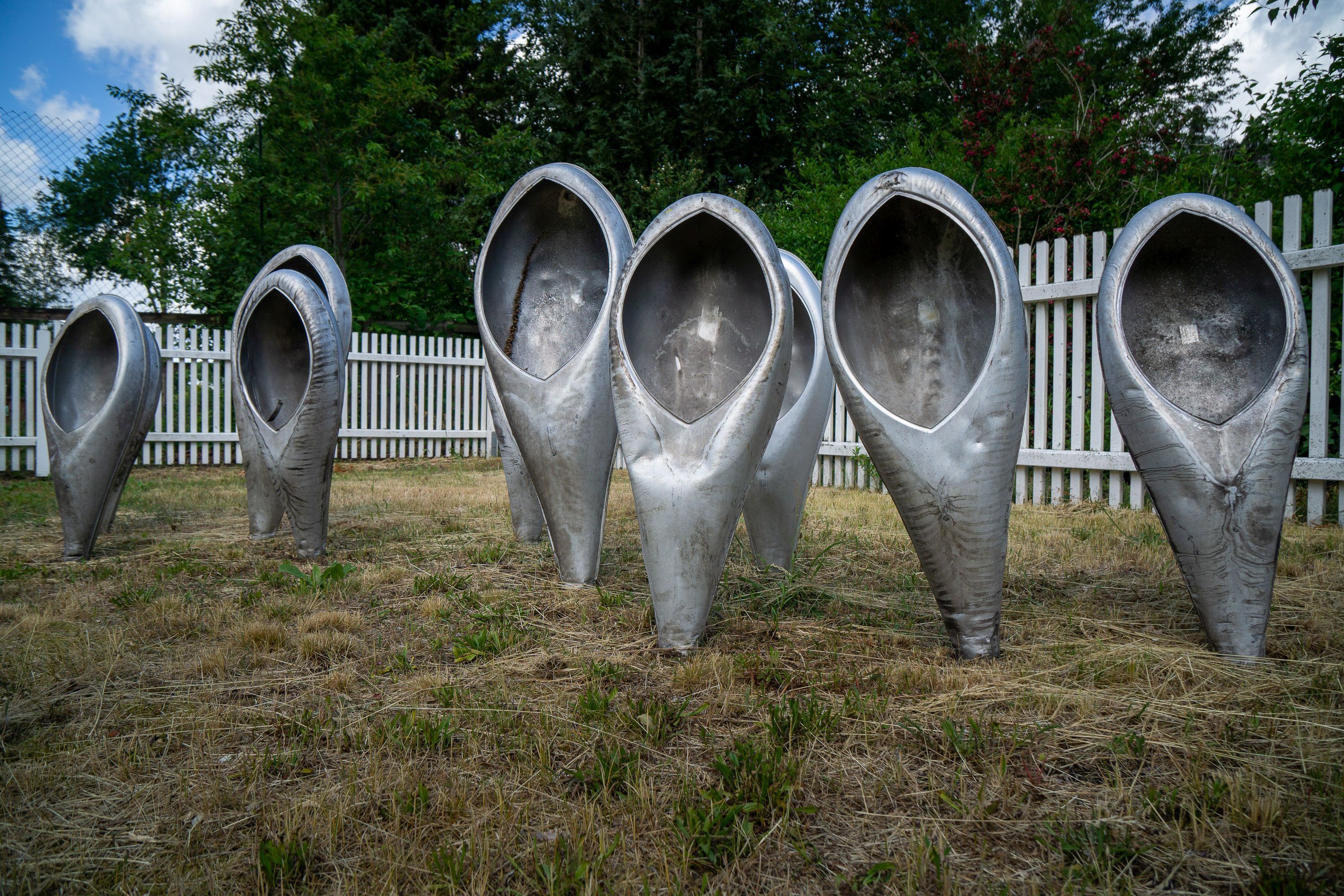 Gruppe Leipziger Straßenlampenschirme Eine unerwünschte Skulptur